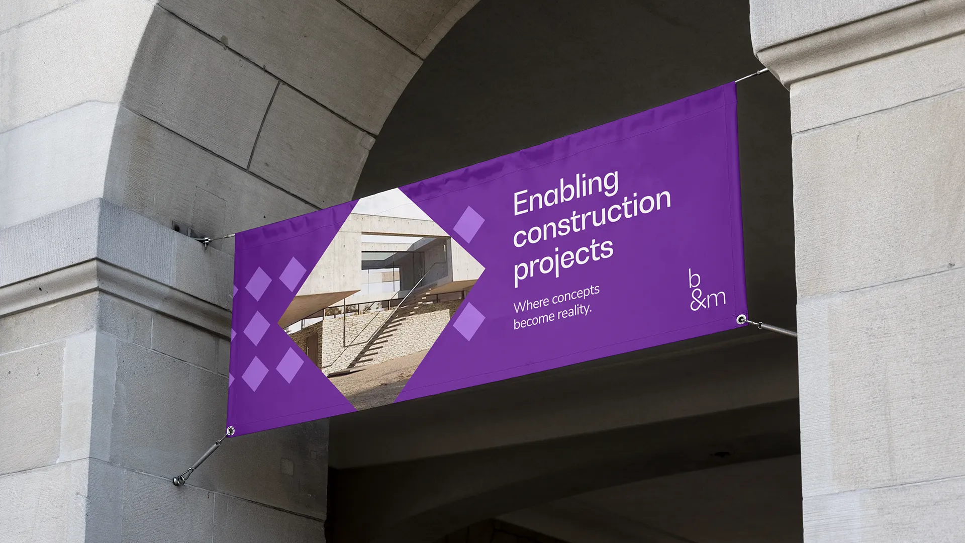 b&m banner